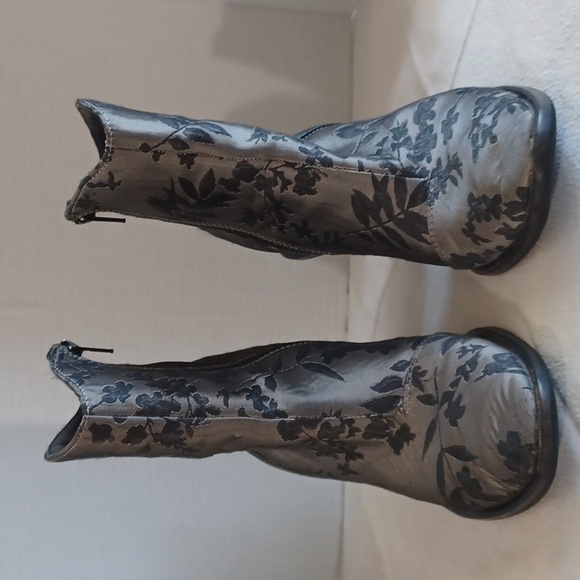 Free People, Barclay Gray Black Floral Brocade Ankle Boots Size 37 - Picture 2 of 8
